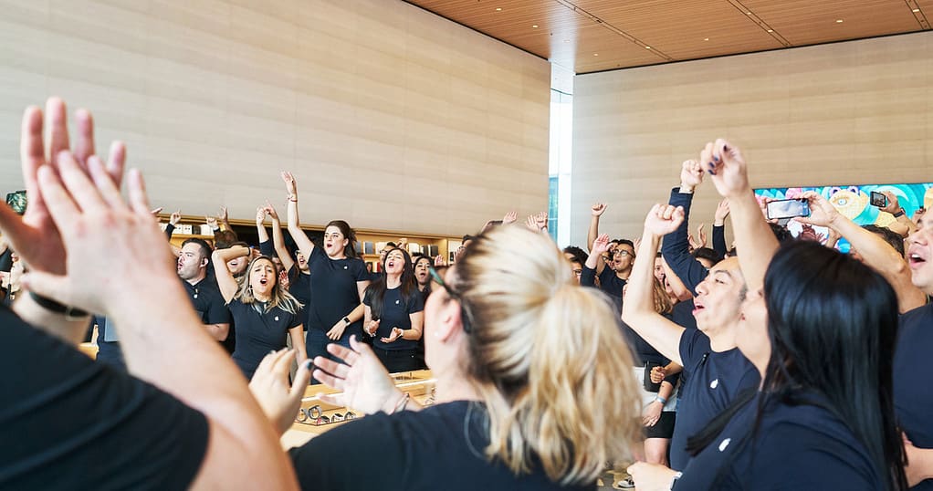 Apple Store Staff In Line For Bonuses Of Up To 1000 The Mac Observer