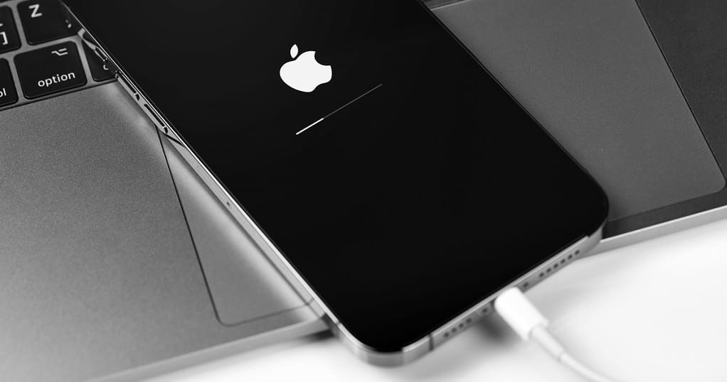 how-to-wipe-your-iphone-when-the-screen-is-black-or-broken-the-mac