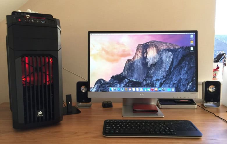 Hackintosh with a Corsair desktop tower running macOS 10.10 Yosemite