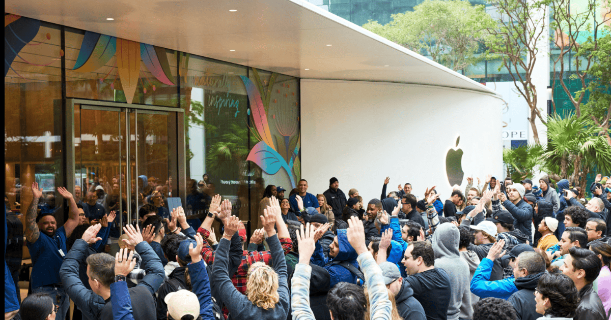 Apple Opens New Store in Downtown Miami